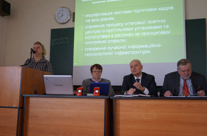 Пленарне засідання, виступає Любов Іванівна Федулова 